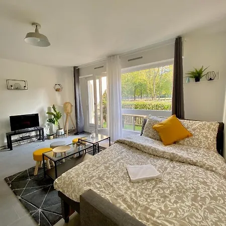 Studio Avec Terrasse - Proche Paris - Parking Disponible ! *