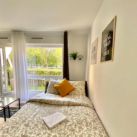 Studio Avec Terrasse - Proche Paris - Parking Disponible ! *