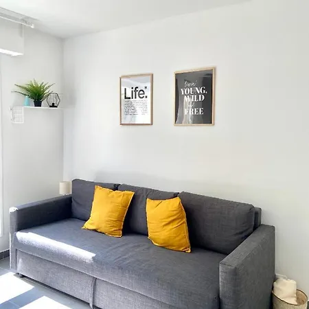 Daire Studio Avec Terrasse - Proche Paris - Parking Disponible !